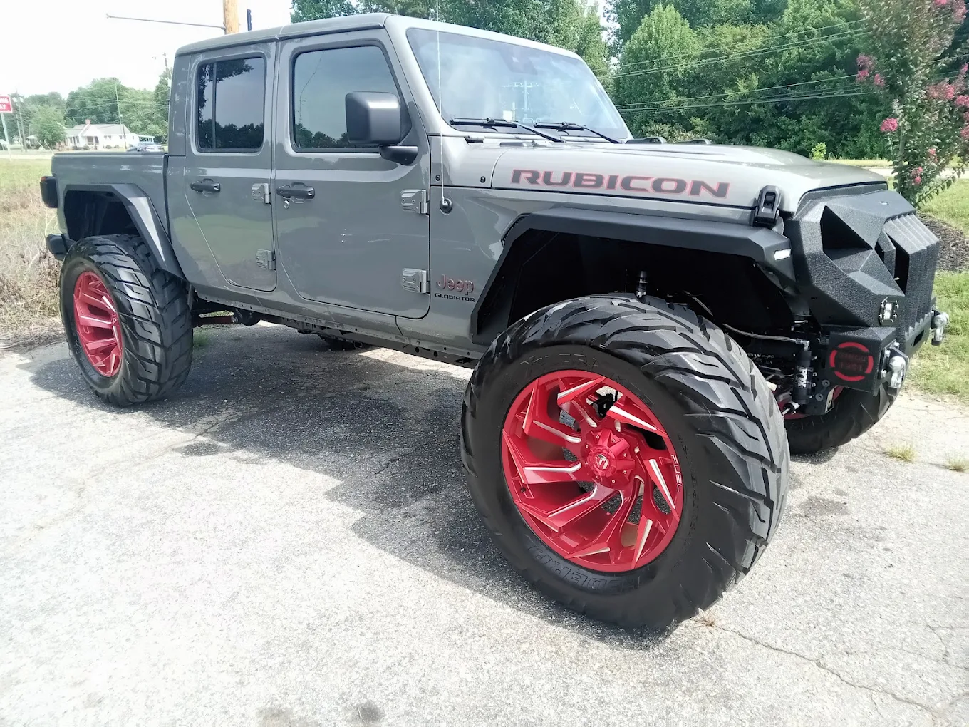 Jeep Rubicon with red wheels, freshly detailed